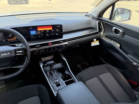 New 2026 Kia Sorento LX FWD image 17