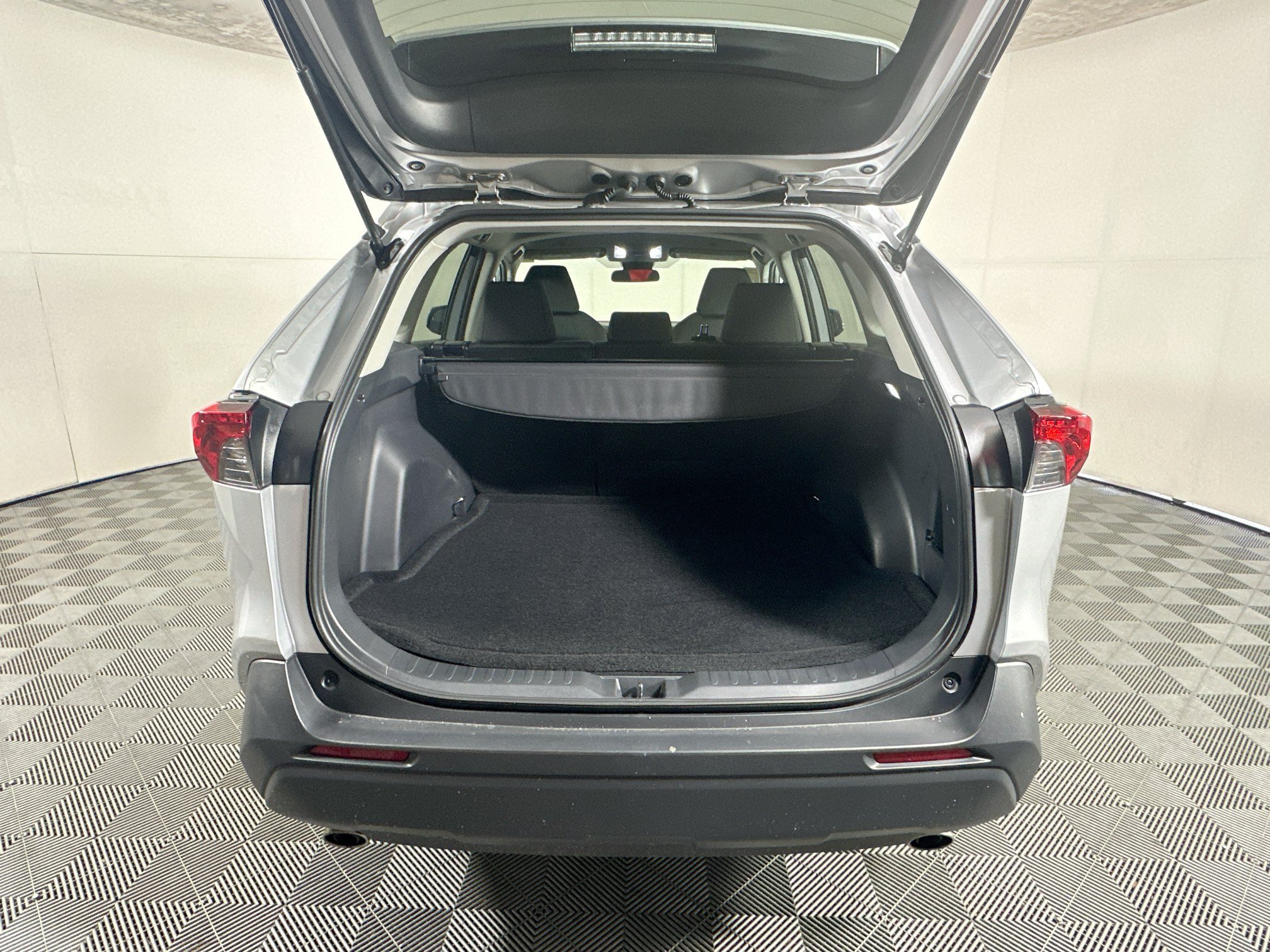 Certified 2024 Toyota RAV4 XLE FWD image 31