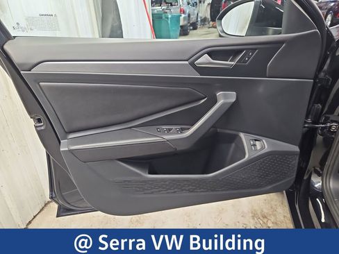 Used 2023 Volkswagen Jetta SE FWD image 17