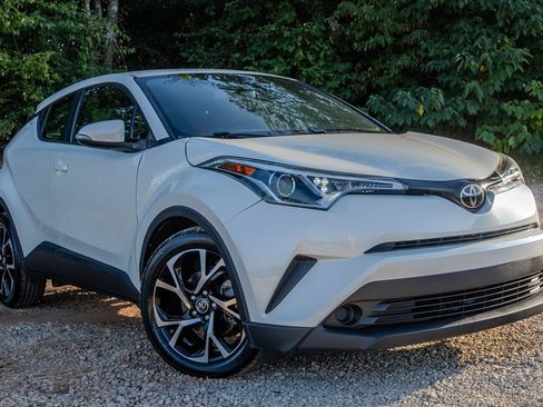 Used 2018 Toyota C-HR XLE FWD image 7