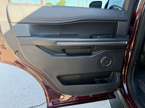 Used 2020 Ford Expedition XLT w/ Equipment Group 202A AWD/4WD image 24