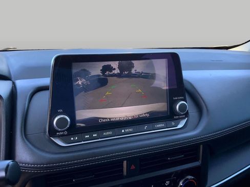 Used 2025 Nissan Rogue S FWD image 22