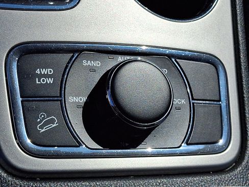 Used 2021 Jeep Grand Cherokee Limited AWD/4WD image 26