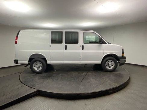 New 2026 Chevrolet Express 3500 RWD image 8