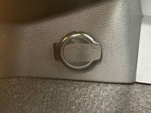 Used 2021 Volkswagen Tiguan SE w/ Panoramic Sunroof Package FWD image 33