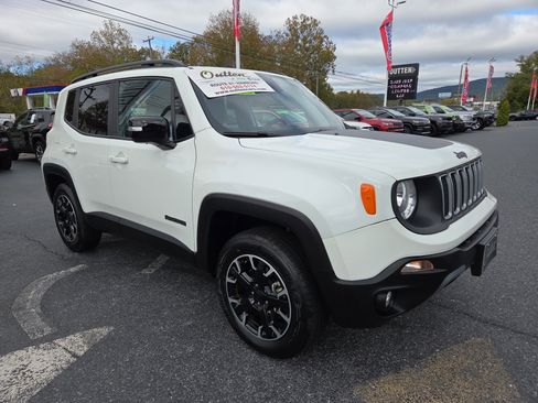 Certified 2023 Jeep Renegade Latitude AWD/4WD image 1
