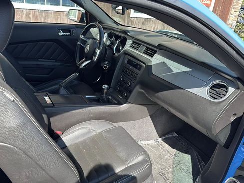Used 2010 Ford Mustang GT RWD image 11
