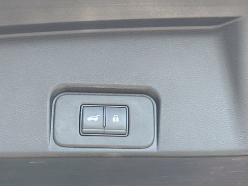 Used 2025 Nissan Rogue SV FWD image 30