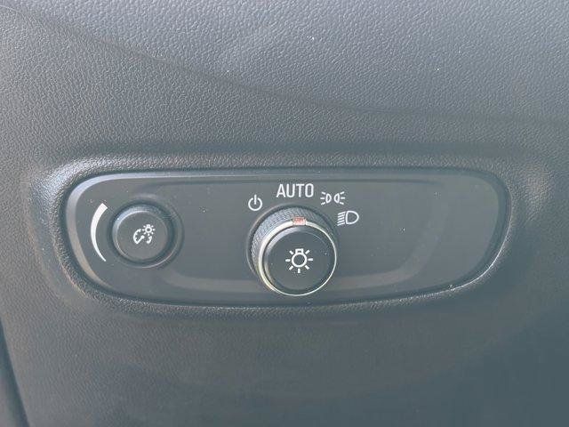 Used 2022 Chevrolet Equinox LS w/ LS Convenience Package FWD image 9