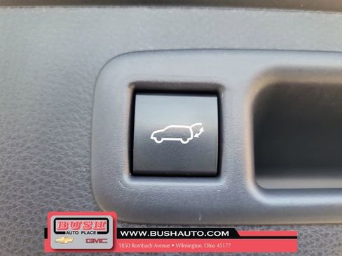 Used 2024 Toyota Highlander LE AWD/4WD image 9