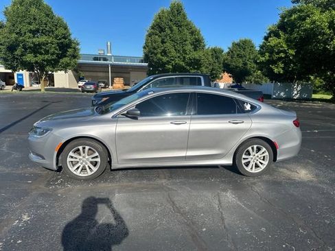 Used 2015 Chrysler 200 Limited FWD image 4