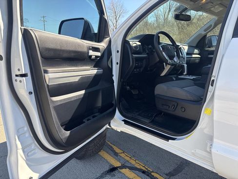 Used 2014 Toyota Tundra SR5 w/ SR5 Upgrade Package image 25