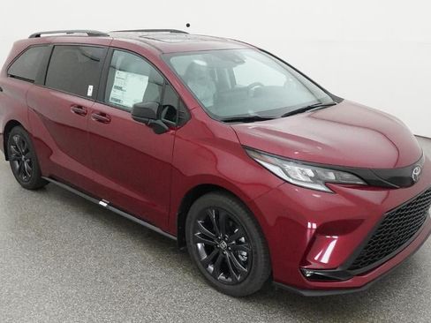 New 2026 Toyota Sienna XSE FWD image 13