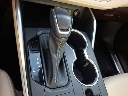 Used 2022 Toyota Highlander XLE image 19