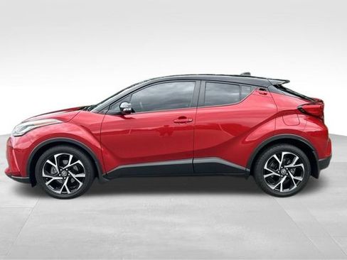 Used 2020 Toyota C-HR XLE FWD image 2