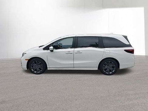 New 2026 Honda Odyssey Touring image 5