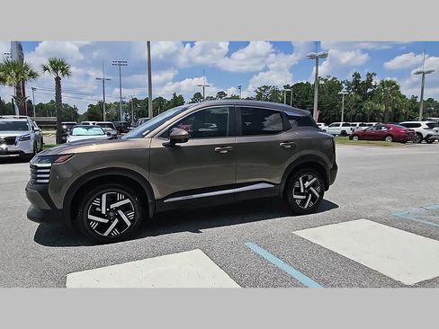 Used 2025 Nissan Kicks SV w/ SV Premium Package FWD image 25