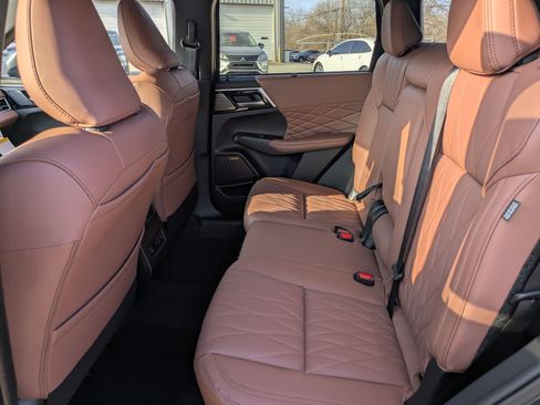New 2026 Mitsubishi Outlander SEL FWD image 13