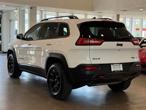 Used 2018 Jeep Cherokee Trailhawk w/ Comfort/Convenience Group AWD/4WD image 4
