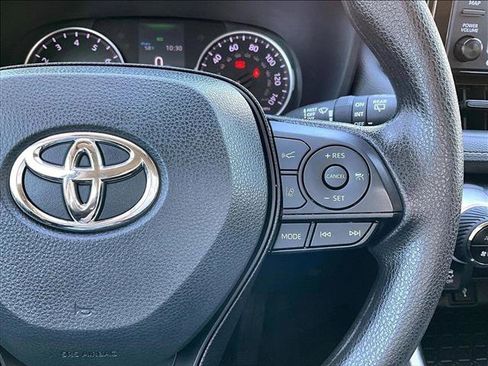 Used 2022 Toyota RAV4 XLE image 21