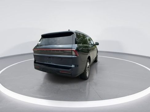 New 2026 Lincoln Navigator Reserve AWD/4WD image 8
