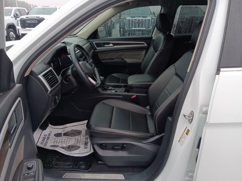 Used 2023 Volkswagen Atlas SE image 10