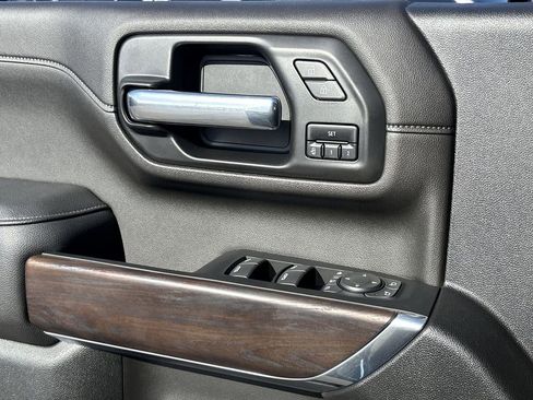 Used 2022 GMC Sierra 2500 SLT w/ SLT Convenience Package image 23