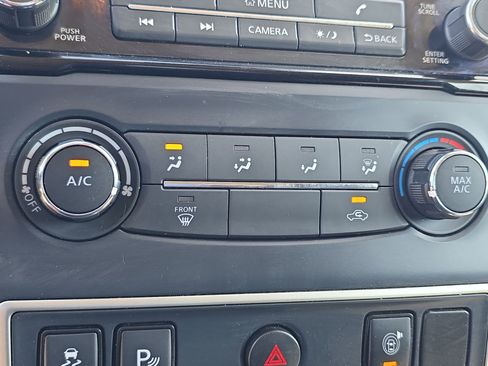 Used 2022 Nissan Titan S image 28