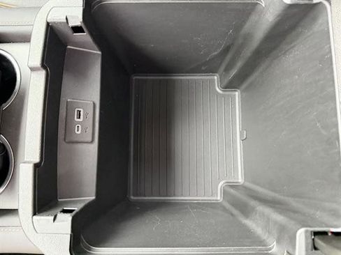 Used 2022 GMC Yukon AT4 image 29