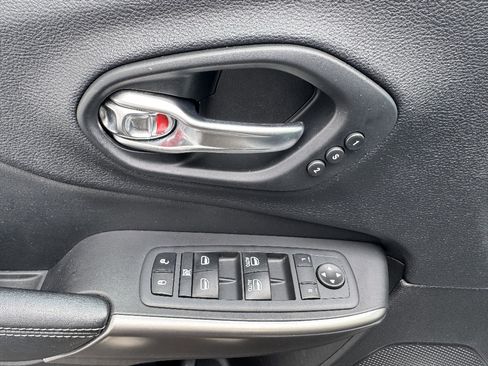 Used 2020 Jeep Cherokee Limited AWD/4WD image 13