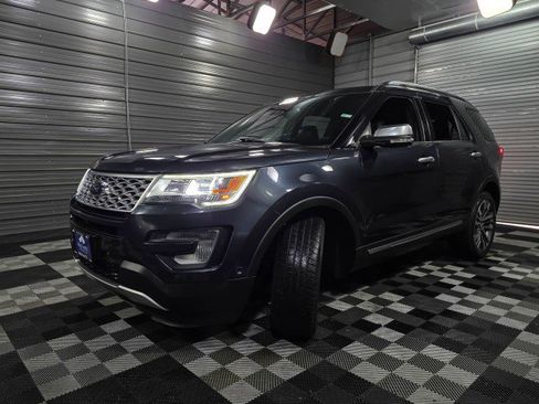 Used 2017 Ford Explorer Platinum image 43