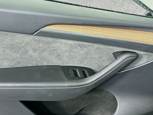 Used 2023 Tesla Model Y 2WD image 15