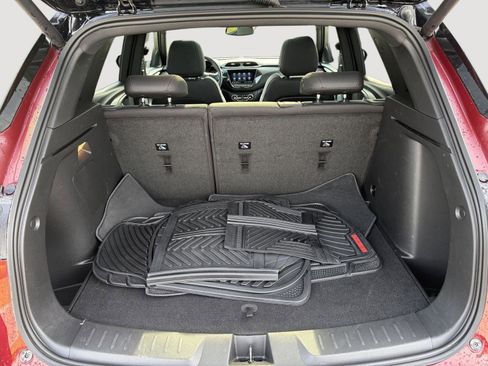 Used 2023 Chevrolet TrailBlazer RS w/ Sun and Liftgate Package FWD image 23
