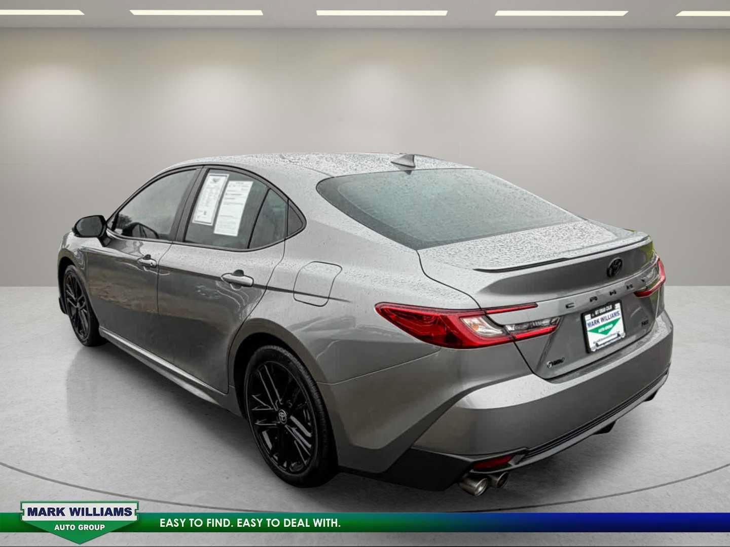 Used 2025 Toyota Camry SE w/ Convenience Package FWD image 4