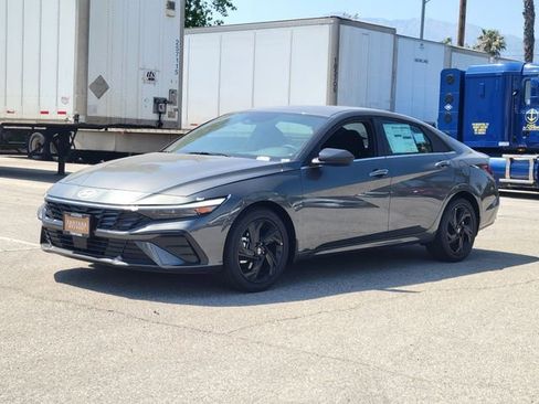 New 2026 Hyundai Elantra SEL Sport FWD image 2