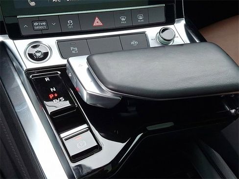 Used 2022 Audi e-tron Premium image 11