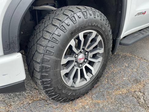 Used 2022 GMC Sierra 1500 AT4 w/ AT4 Premium Package AWD/4WD image 13