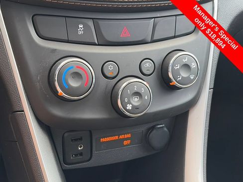 Used 2022 Chevrolet Trax LT w/ Midnight Edition AWD/4WD image 21