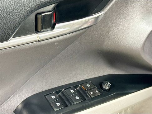 Used 2018 Toyota Camry SE image 19