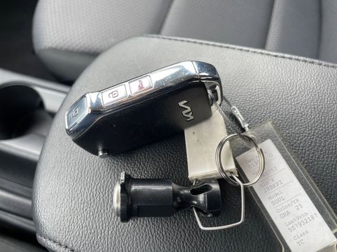 Used 2025 Kia Soul LX w/ LX Technology Package image 21