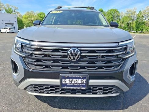 Used 2024 Volkswagen Atlas Peak Edition SE AWD/4WD image 2