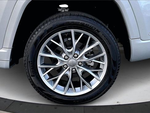 Certified 2025 Jeep Grand Cherokee Summit image 36