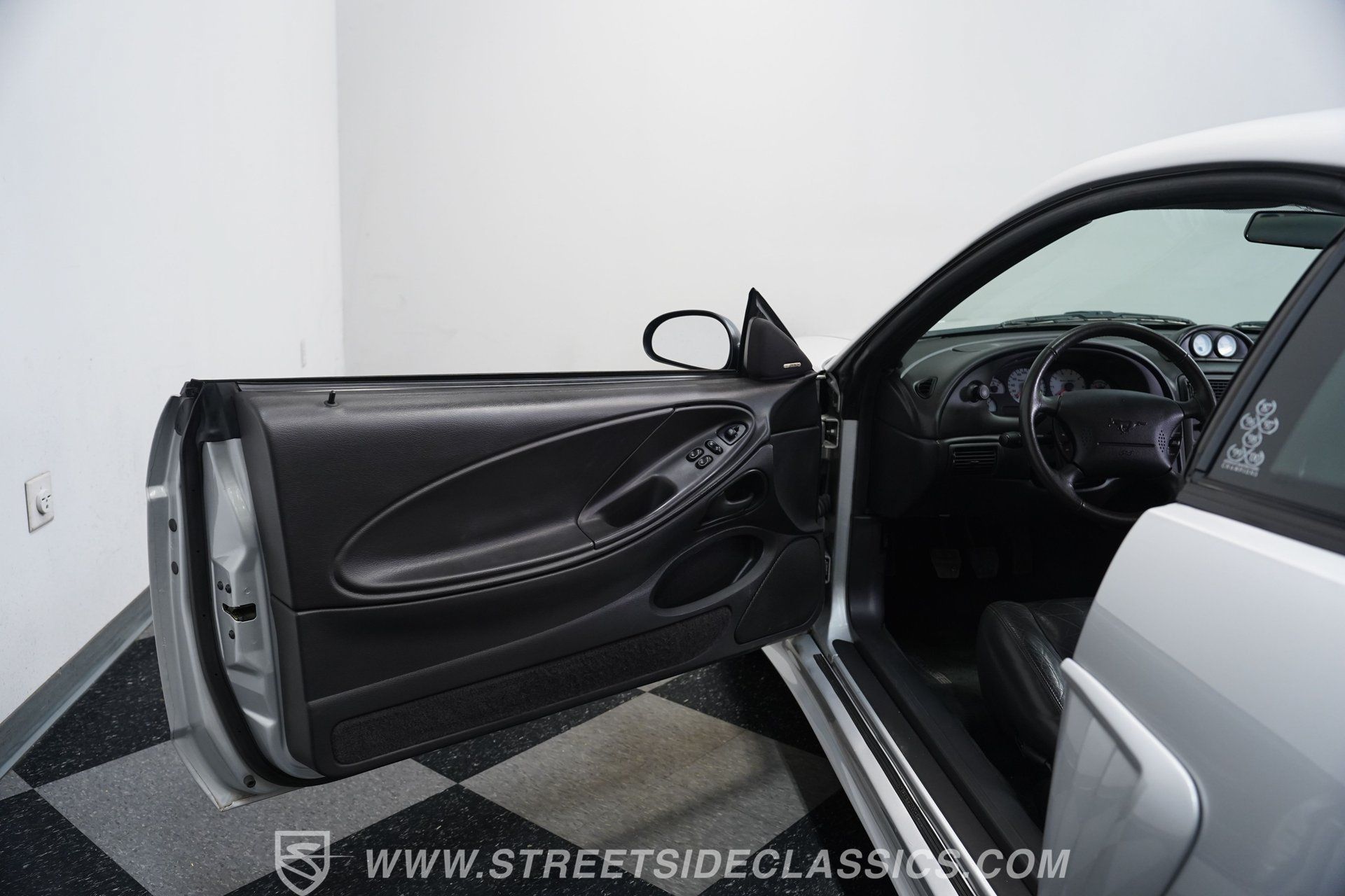 Used 2001 Ford Mustang GT RWD image 35