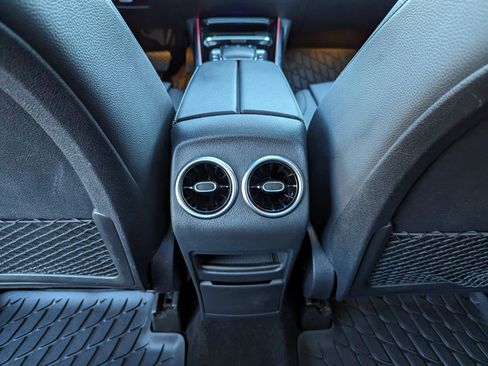 Used 2023 Mercedes-Benz GLB 250 4MATIC image 40