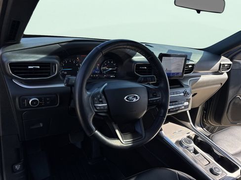 Used 2020 Ford Explorer XLT w/ Equipment Group 202A image 20