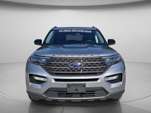Used 2023 Ford Explorer XLT w/ Equipment Group 202A RWD image 4