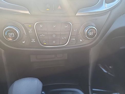 Used 2022 Chevrolet Equinox LT image 24