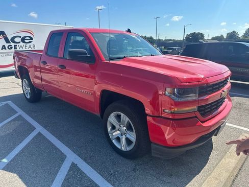 Used 2018 Chevrolet Silverado 1500 Custom w/ Custom Value Package RWD image 2