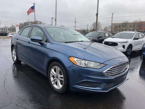 Certified 2018 Ford Fusion SE w/ Fusion SE Technology Package image 3