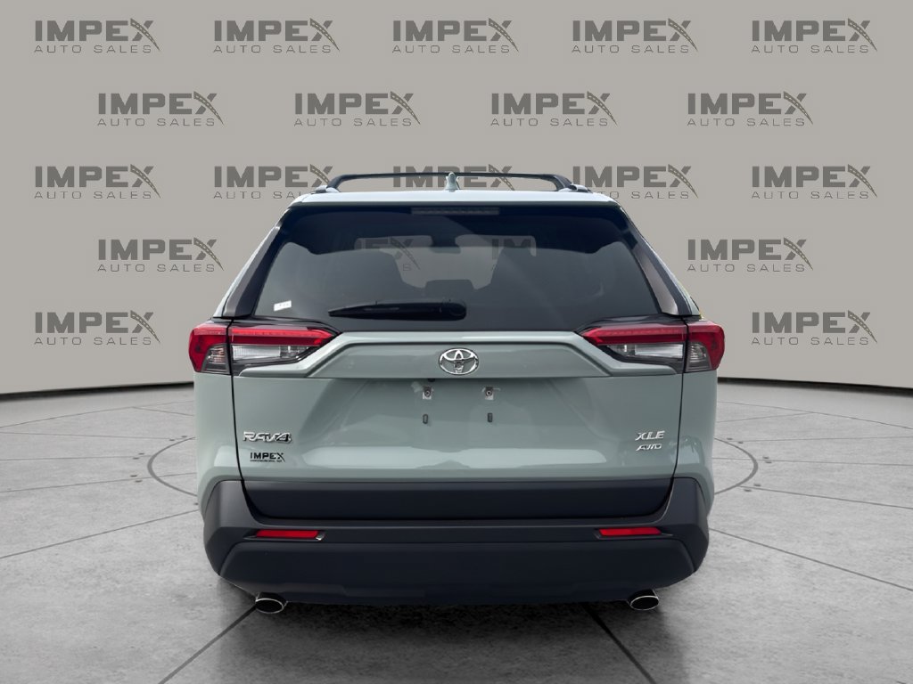 Used 2021 Toyota RAV4 XLE w/ Convenience Package AWD/4WD image 4